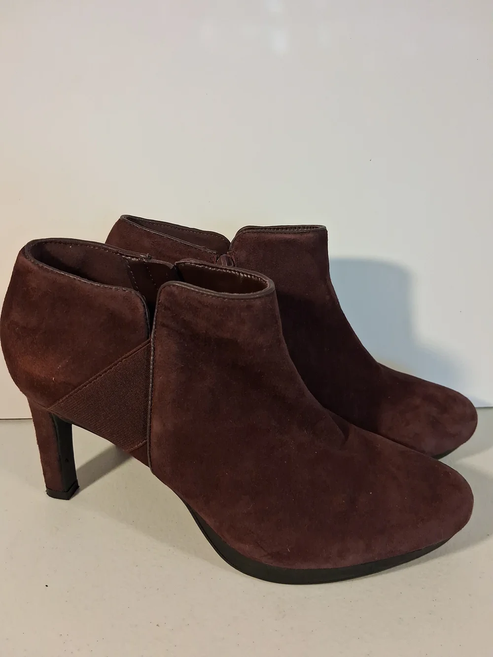 CLARKS Women's Shoes Burgundy Suede Leather Hills Zip Ankle Boots Size 9 39 EU